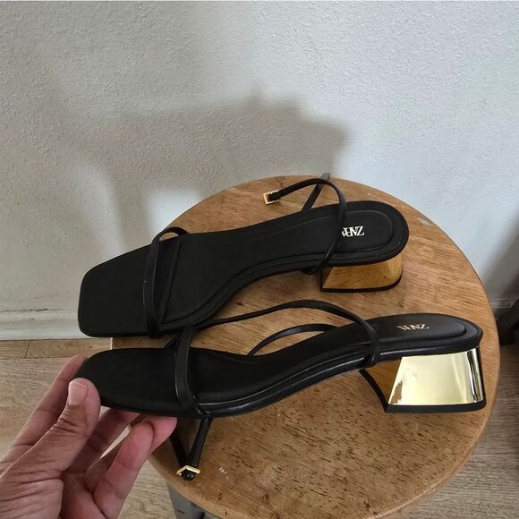 New Zara Strappy Sandals Size 9 In Black And Gold - Picture 2 of 10